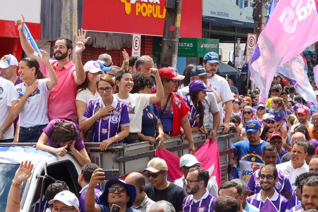 Multidão toma Garanhuns em caminhada de Raquel Lyra, Fernando Filho e Gersinho Filho