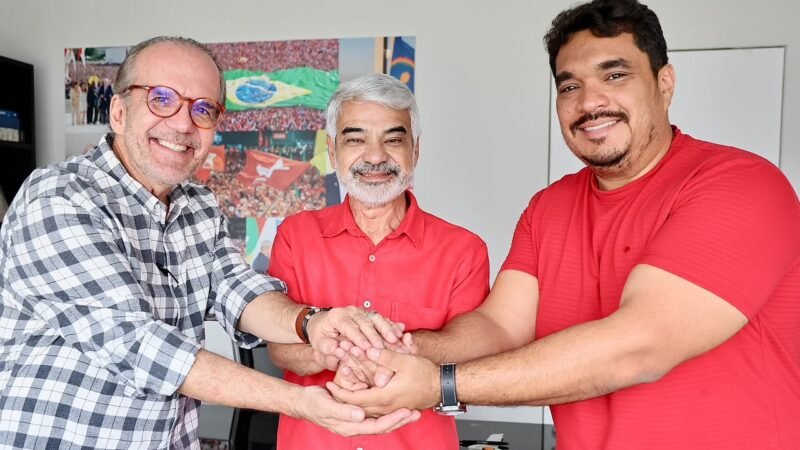 Ao lado de Fernando Dueire, Humberto recebe apoio do prefeito de Cabrobó
