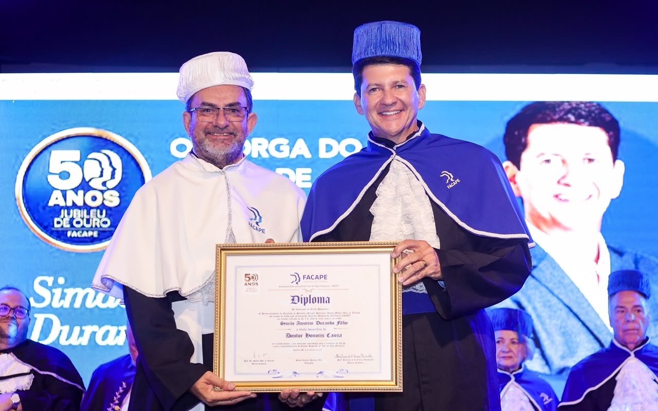 Prefeito Simão Durando é homenageado com título de Doutor Honoris Causa pela Facape