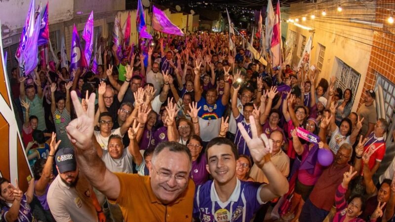 Zeca Cavalcanti mobiliza multidão em caminhada pelo São Cristóvão ao lado de vereadores e aliados