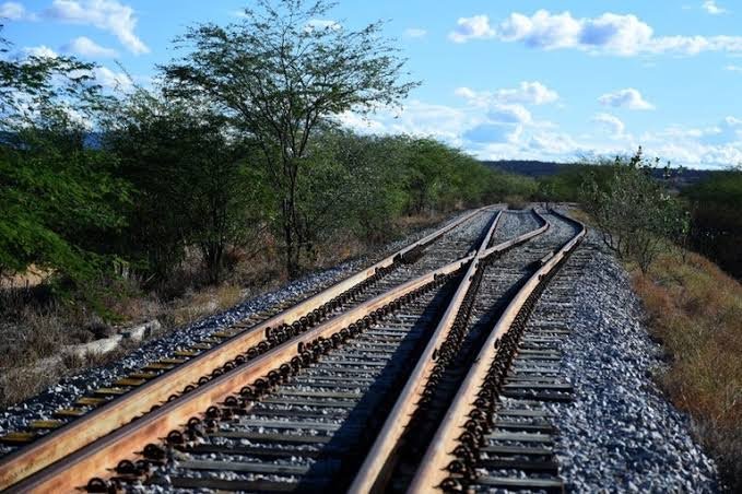 Estudo da Ferrovia Salvador-Juazeiro avança e prefeito Andrei projeta integração com a Hidrovia do São Francisco: “Juazeiro está nos trilhos do desenvolvimento”