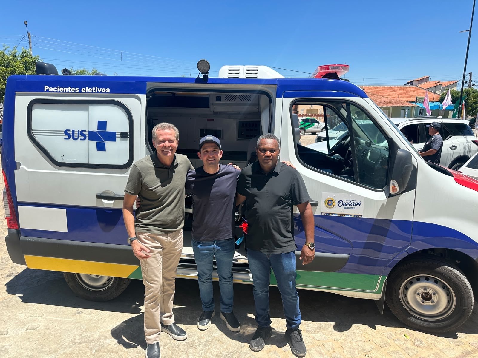 Victor Coelho entrega nova ambulância à Barra de São Pedro, conquistada através de Augusto Coutinho