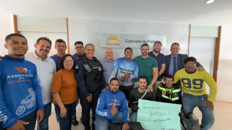 Prefeitura reforça compromisso com segurança no trânsito de Arcoverde em encontro com motociclistas de aplicativos
