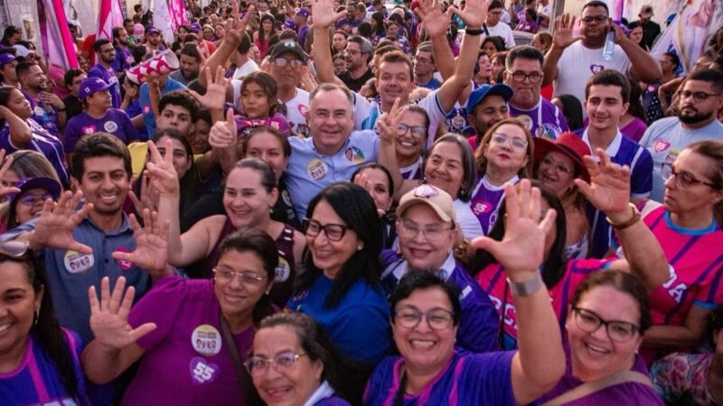 Zeca reúne multidão no São Geraldo em caminhada pelas candidaturas de Marcelo, Gustavo e Raquel