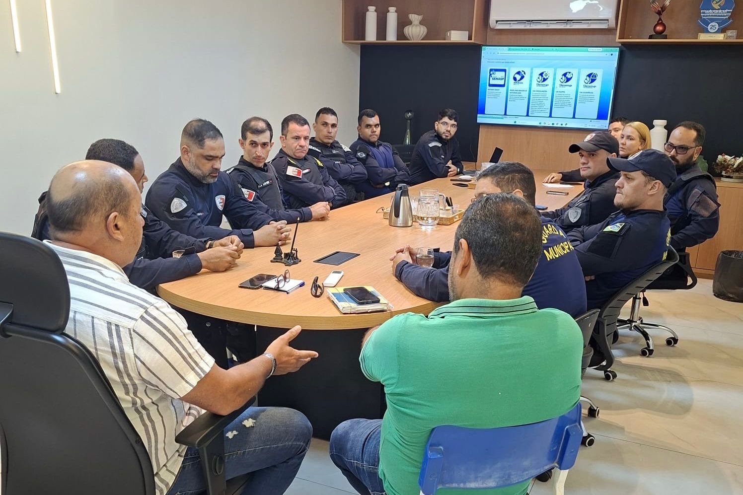 Segurança para todos: nesta quinta (03) a Prefeitura de Jataúba, através da Secretaria de Defesa Social e o comando da Guarda Civil Municipal, realizou reunião de alinhamento