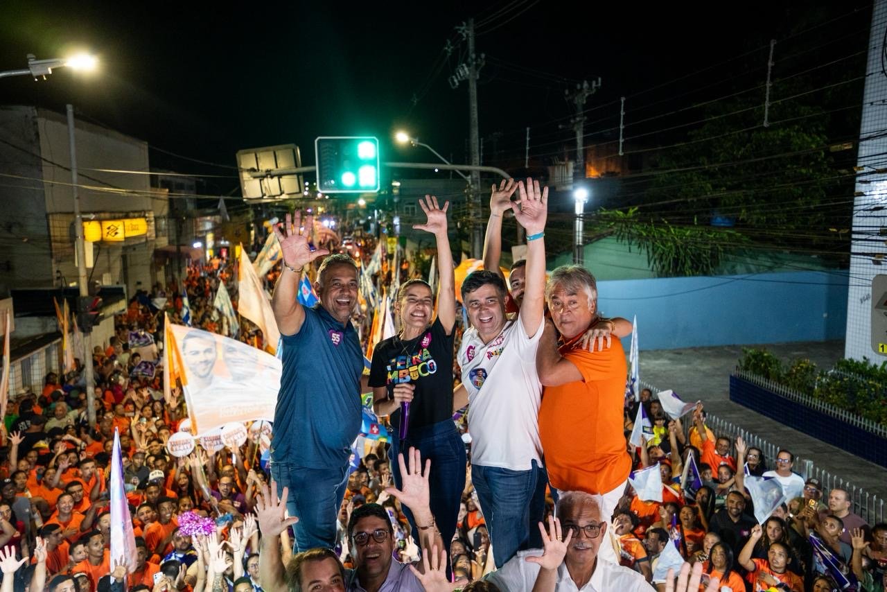 Caminhada reúne Eduardo da Fonte, Raquel Lyra e o prefeito de Moreno, Edmilson Cupertino, em grande mobilização