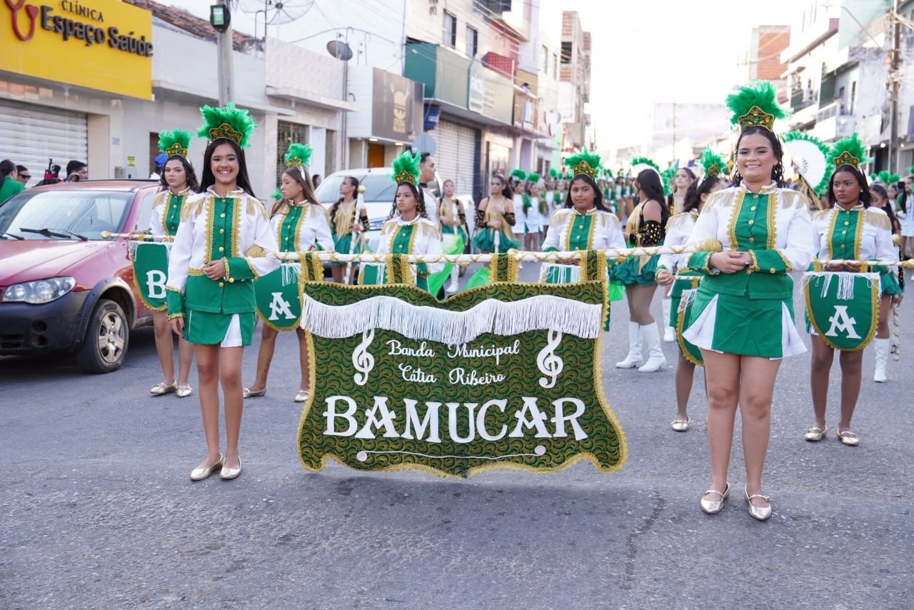 Jataúba celebra desfile cívico de 7 de setembro com irreverência