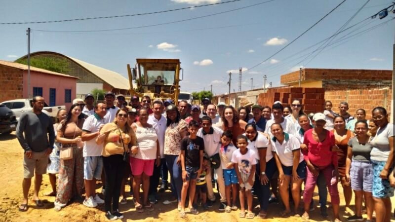 “Parece que estamos vivendo um sonho”: Prefeitura de Juazeiro inicia pavimentação de três ruas em Lagoa do Salitre