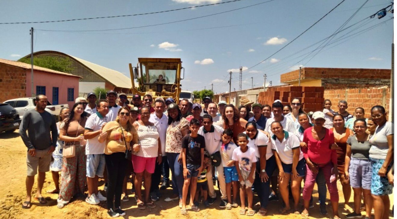 “Parece que estamos vivendo um sonho”: Prefeitura de Juazeiro inicia pavimentação de três ruas em Lagoa do Salitre