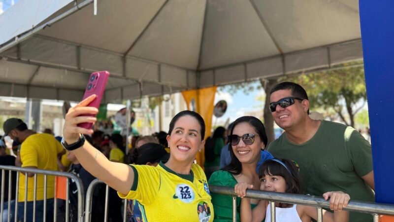 “Hoje é dia de celebrar a Independência do nosso país, mas, principalmente, a independência e a força do povo brasileiro”, afirma Lara durante desfile do 7 de Setembro em Petrolina