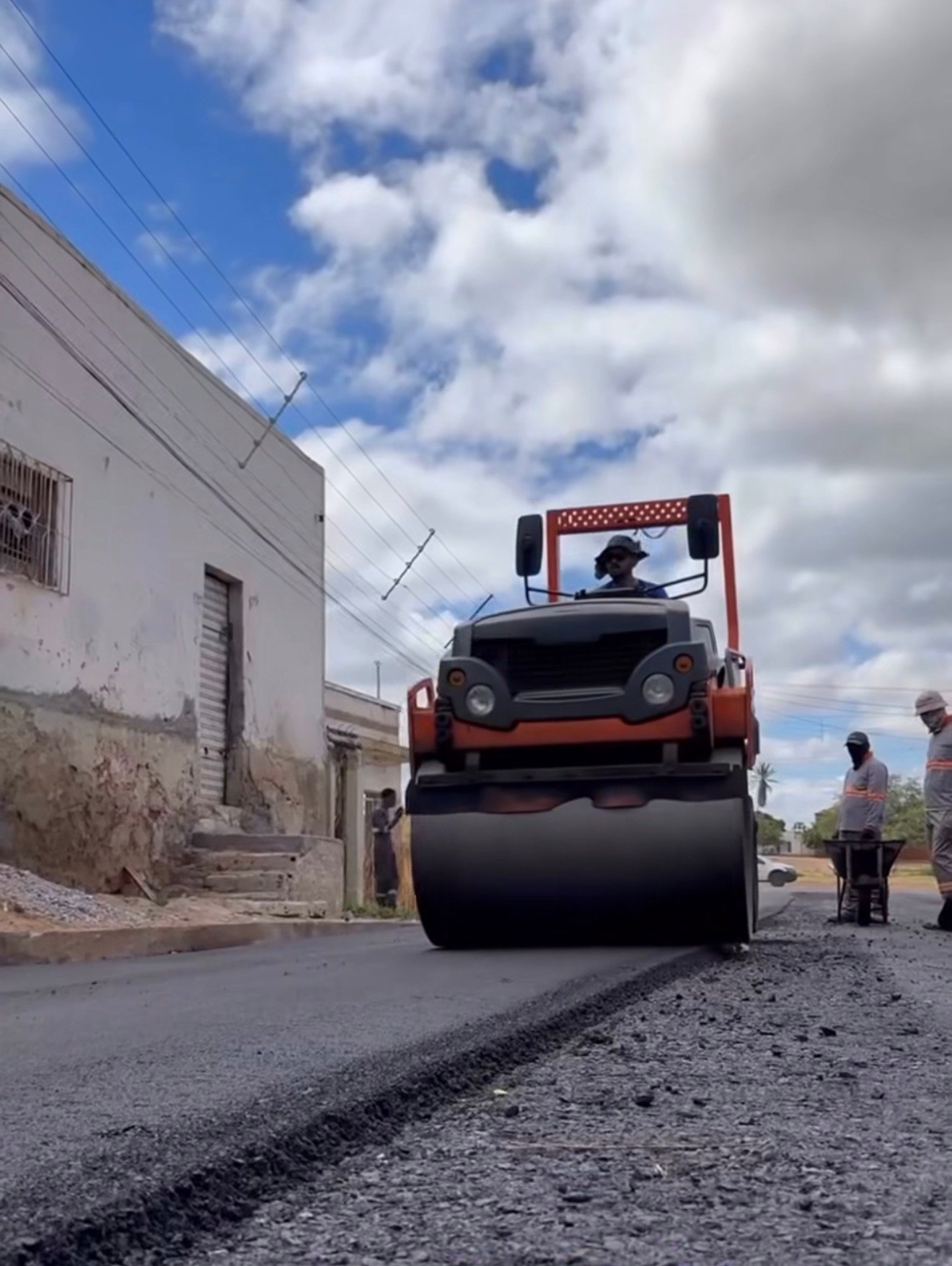 Gestão Calby avança com pavimentação asfáltica e melhora mobilidade urbana em Belém do São Francisco