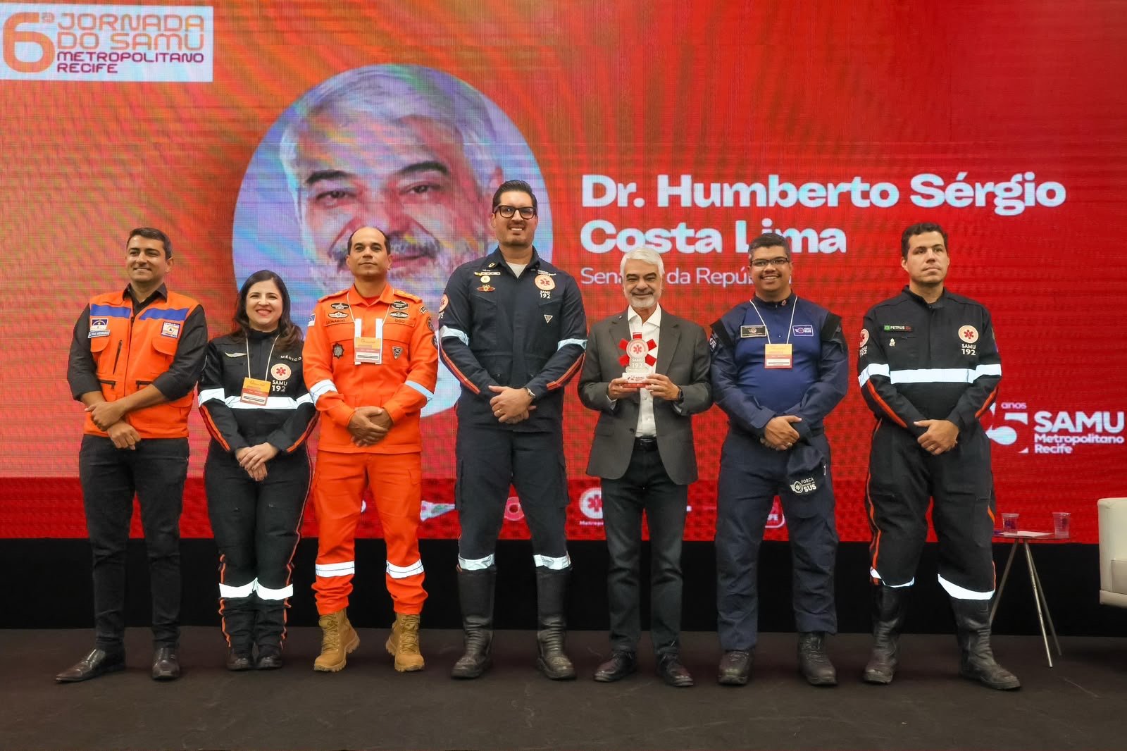Humberto recebe homenagem em evento pelos 25 anos do Samu Metropolitano