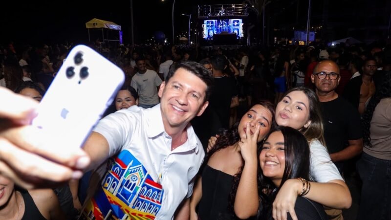 No meio do povo, Simão Durando curte Puxada Elétrica dos 131 anos de Petrolina
