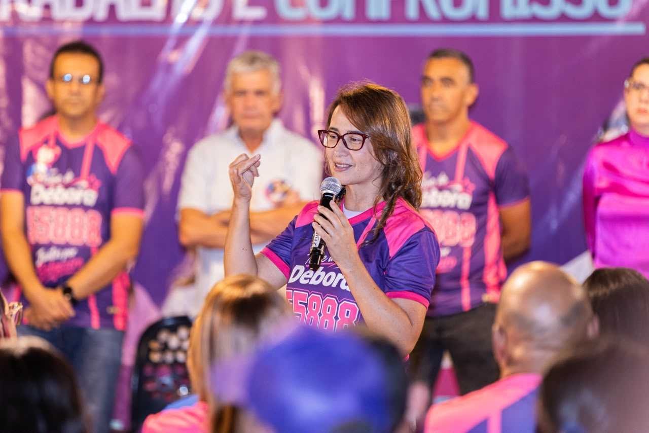 Débora Almeida intensifica diálogo com a população em agenda por Canhotinho e Salgueiro