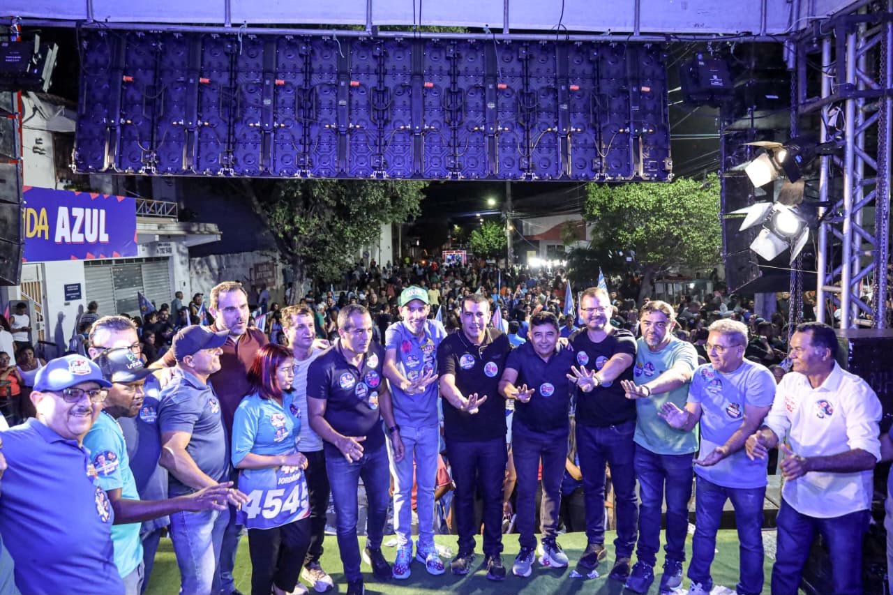 Onda Azul toma conta de Casa Nova e reúne multidão em apoio ao projeto político de Anisio Viana