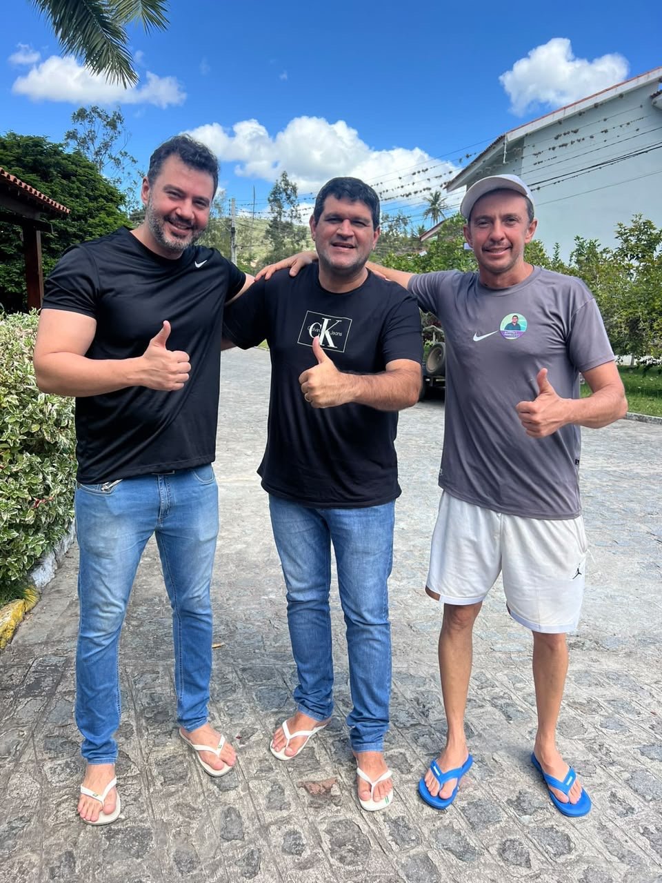 Do olho no olho à força das ruas, Guiga cresce na reta final da campanha