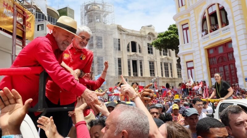 Em grande ato ao lado de Lula, Humberto projeta vitória da Frente Popular em Pernambuco