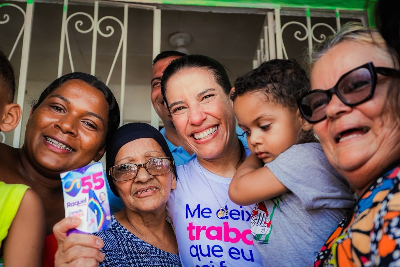 Em grande caminhada em Casa Amarela, Raquel recebe carinho da população e garante expansão do Hospital da Restauração