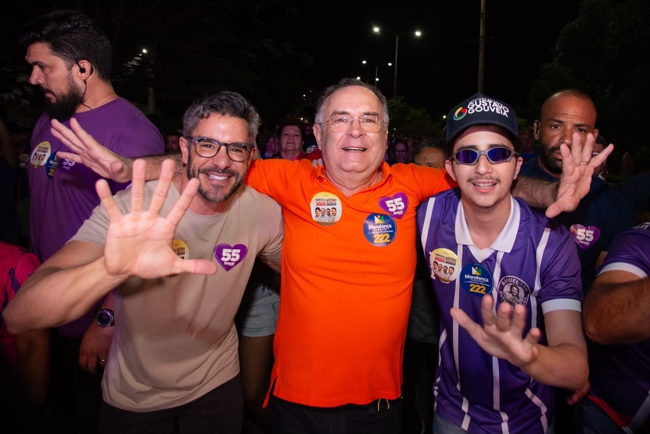 Zeca encerra campanha de Raquel, Marcelo e Gustavo reunindo multidão nas ruas de Arcoverde