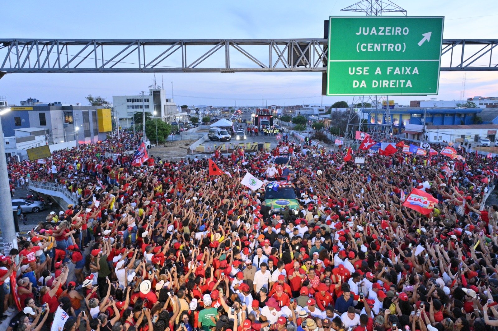Prefeito Andrei destaca ato histórico com 160 mil pessoas e ao lado de Lula celebra a força popular do Vale do São Francisco na defesa dos direitos e da democracia