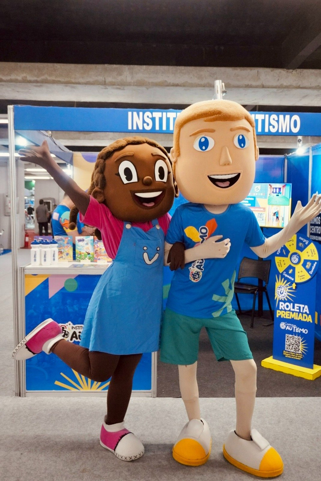 Instituto do Autismo marca presença na HospitalMed com stand voltado à conscientização sobre o TEA