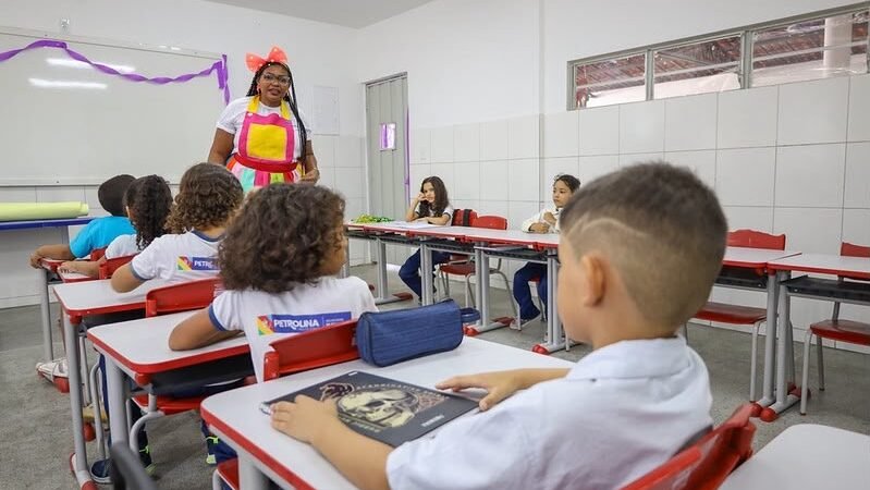 Prefeitura de Petrolina antecipa feriado do Dia dos Professores na Rede Municipal de Educação