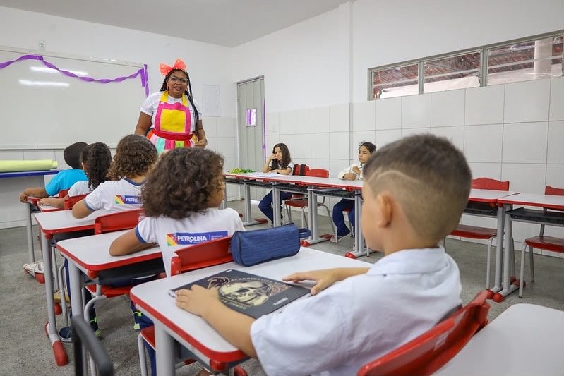 Prefeitura de Petrolina antecipa feriado do Dia dos Professores na Rede Municipal de Educação