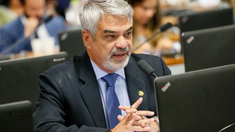Humberto aciona autoridades federais para rigorosa apuração de incêndio na UFPE