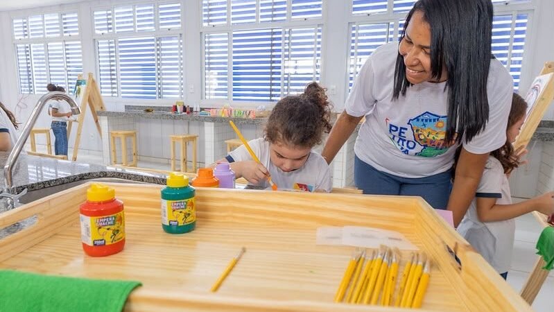Dia do Professor: Petrolina avança na valorização dos profissionais da educação com concurso público, tecnologia e reajuste salarial