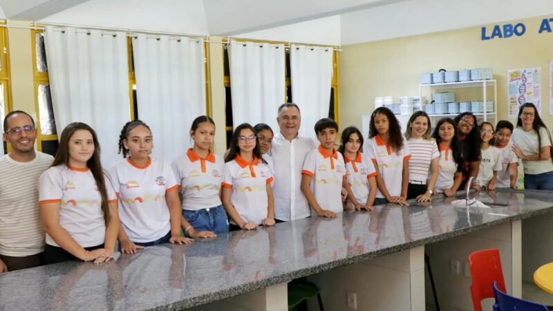 Arcoverde: Zeca parabeniza estudantes medalhistas da Olimpíadas Nacional de Eficiência Energética 2026