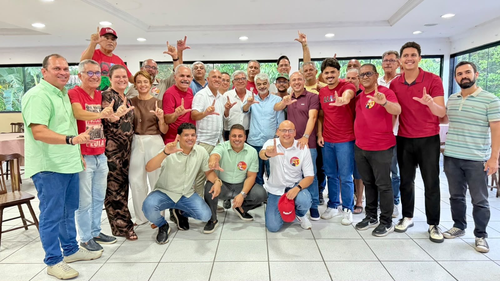 Humberto reúne prefeitos e lideranças da Região Metropolitana Norte em apoio a Lula