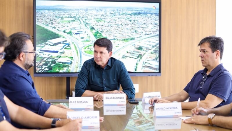 Prefeito Simão se reúne com diretores da Compesa e da Vita Sertão e pede urgência na normalização do abastecimento em Petrolina