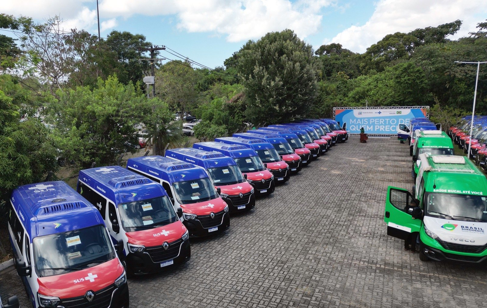 Municípios baianos são contemplados com 37 vans e duas unidades odontológicas móveis para ampliar acesso ao SUS no Estado