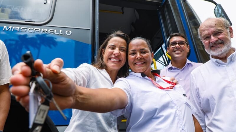 Governadora Raquel Lyra entrega 100 ônibus novos com ar-condicionado para Região Metropolitana do Recife