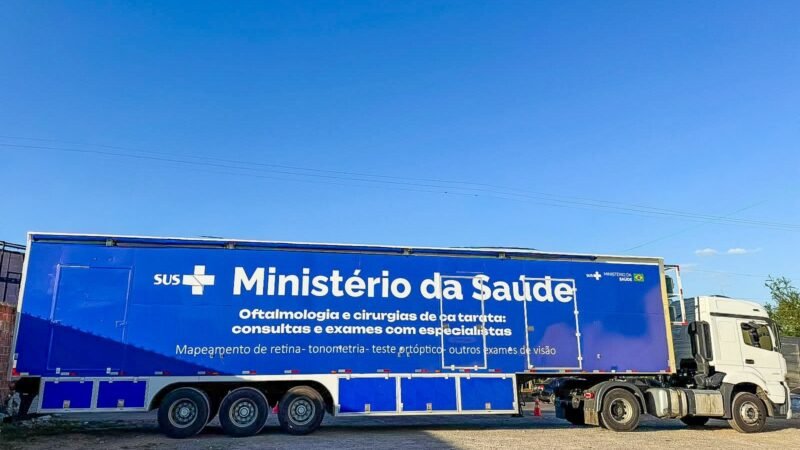 Representante do Ministério da Saúde visita carreta de oftalmologia em Vitória de Santo Antão (PE)