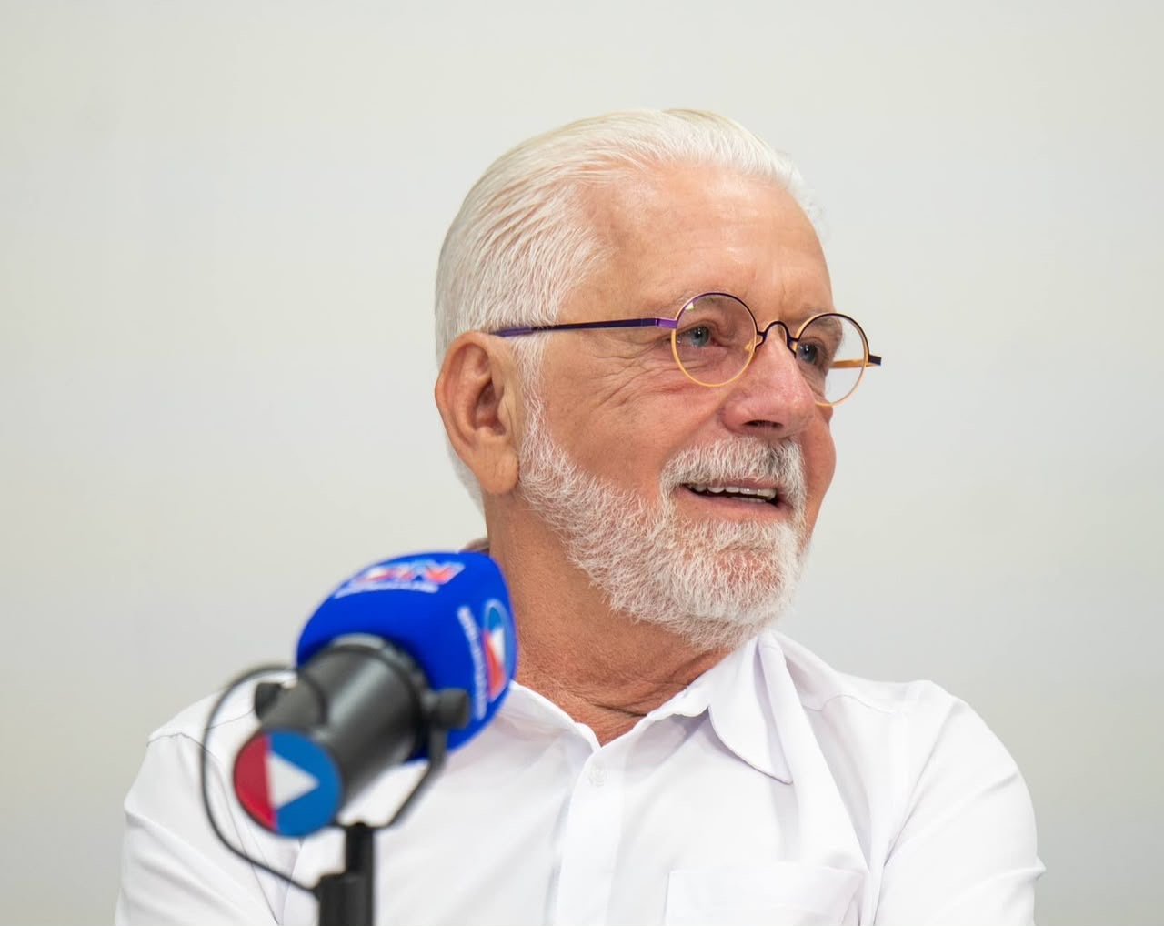 ​Wagner defende reeleição de Lula e o classifica como “o mais preparado para plantar e colher prosperidade”​Na rádio Sociedade, senador projetou desafios do próximo Senado e celebrou o avanço do empreendedorismo e da agricultura familiar na Bahia