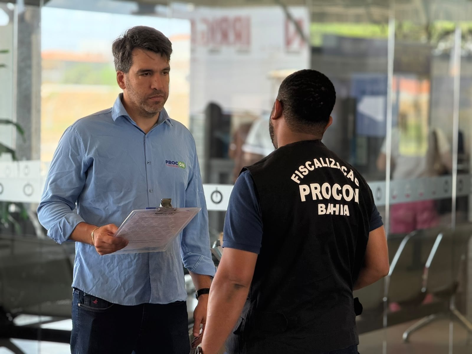 O Procon de Juazeiro, em parceria com o Procon Estadual, realiza a operação “Vote e Volte”, com ações de orientação e fiscalização para garantir a gratuidade do transporte intermunicipal durante o segundo turno das Eleições 2026.